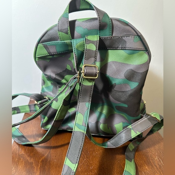 Simply Southern Green and Gray Camo Mini Backpack - Picture 4 of 8
